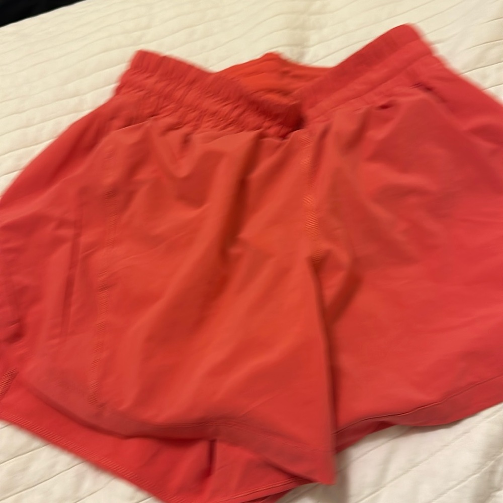 Lululemon track that shorts. Size 8. EUC